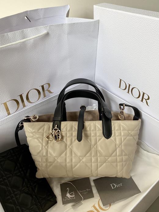 𝗗𝗜𝗢𝗥 𝗧𝗼𝘂𝗷𝗼𝘂𝗿𝘀系列米色拼黑（U） 商品图0