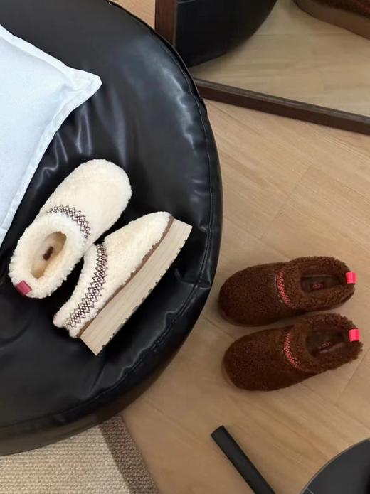 UGG 厚底民族风穗带款拖鞋 代购级2023民族风塔茨 加厚增高款毛毛鞋（UX*UGG） 商品图1