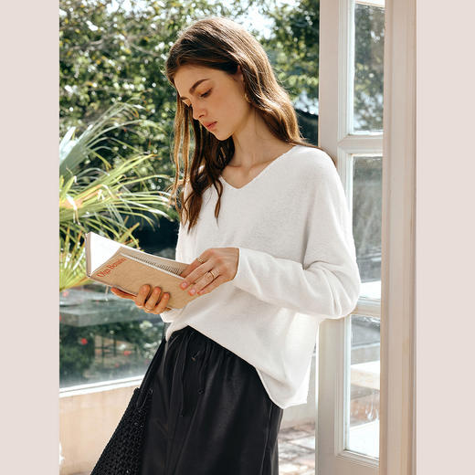 OLrain欧芮儿法式V领针织衫女春季2025新款钉珠慵懒风宽松套头衫 商品图1