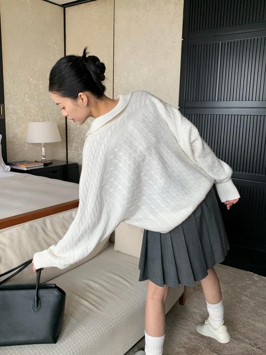 BC24AW秋冬新款老钱金丝徽章绞花羊绒廓形Polo毛衣（UY*DQJB） 商品图5