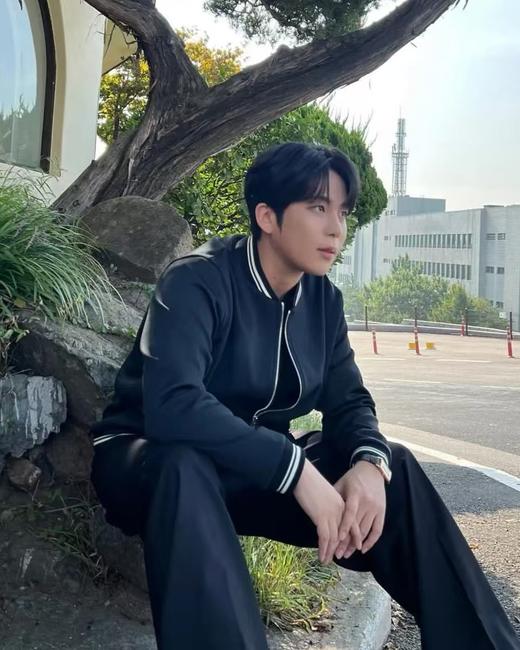 C家 凯旋门刺绣运动外套（DY） 商品图5