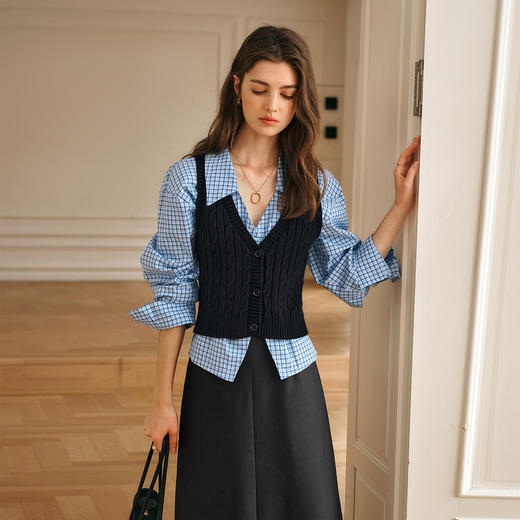 OLrain欧芮儿蓝色格子衬衫女冬季2024年新款设计感通勤V领衬衣 商品图1
