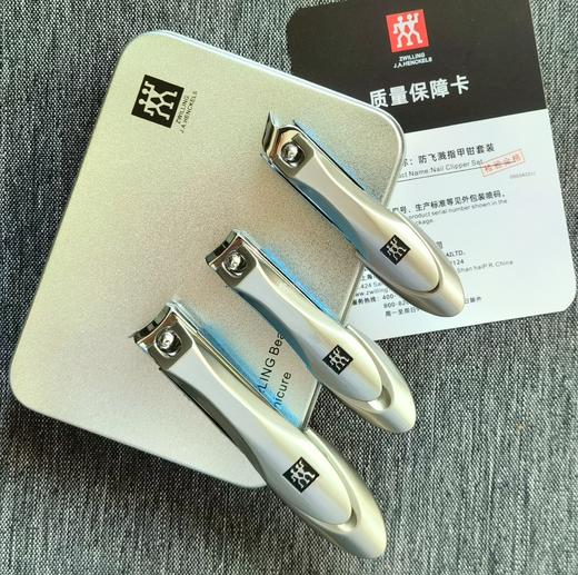 【双立人同款指甲剪】雕刻版三件套の高品质原单代工厂出品 滑动式收纳槽自动收纳甲屑防飞溅ソ防飞溅ソ可全身水洗令不生锈乃螳螂造型握感舒适锋利到剪铁如发@精美套盒磨砂不锈钢方盒包装 商品图0