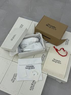 超级经典！！！Alexande* McQueen麦昆小白鞋