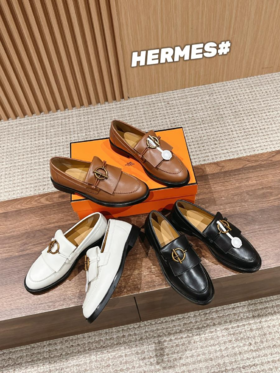 爱马仕今年秋冬新出的新款乐福鞋搭配*复古金色Glenan鞋扣（U）