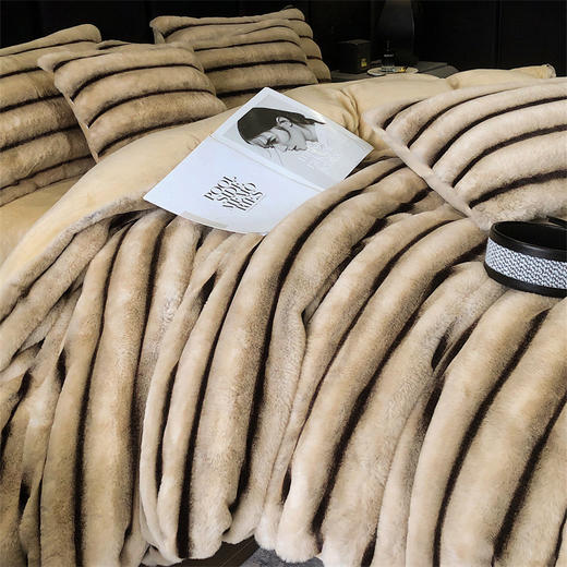 【一套约10斤重】美拉德濑兔绒四件套 双面厚实软糯细密绒毛保暖条纹款 商品图2