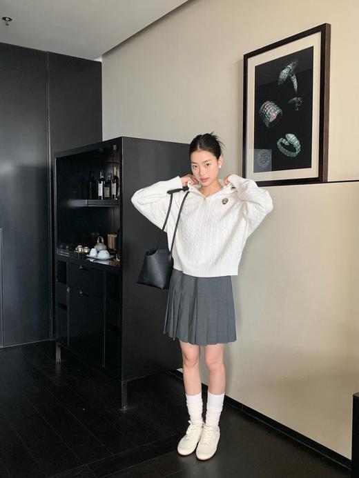 BC24AW秋冬新款老钱金丝徽章绞花羊绒廓形Polo毛衣（UY*DQJB） 商品图3