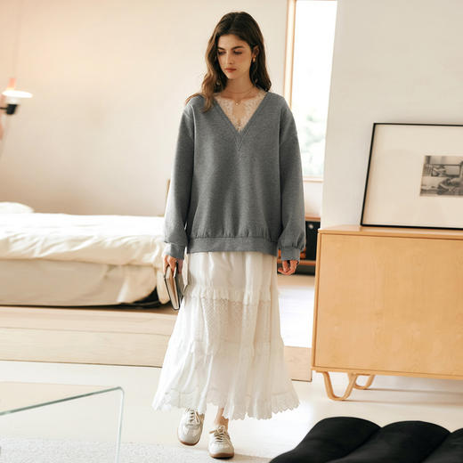 OLrain欧芮儿法式V领卫衣女冬季2024新款别致蕾丝宽松套头衫薄款 商品图4