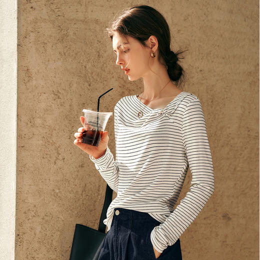 OLrain欧芮儿黑白条纹T恤女冬季2024年新款不规则通勤设计感长袖 商品图4