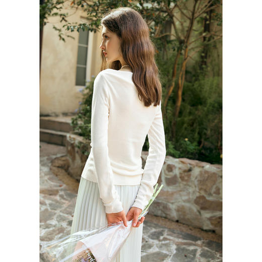 OLrain欧芮儿杏白色针织衫女冬季2024年新款法式不规则长袖上衣 商品图4