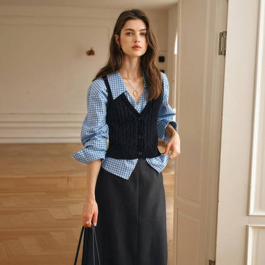 OLrain欧芮儿黑色背心吊带女冬季2024年新款气质V领麻花开衫马甲 商品图4