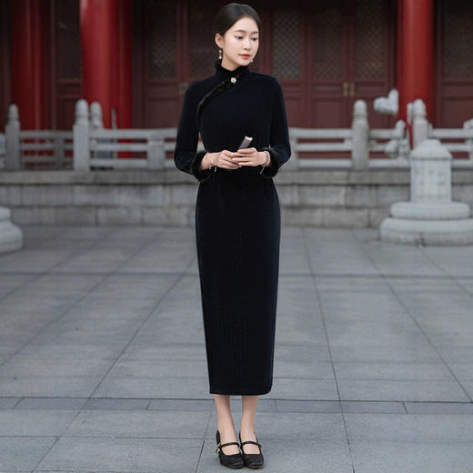 HQ-358高档雪尼尔加绒加厚旗袍2024冬季新款改良新中式国风连衣裙女长款 商品图3
