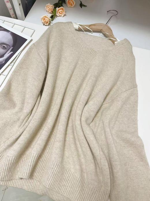 韩系毛衣系！！燕麦色V 领简约针织毛衣-喜出 商品图4