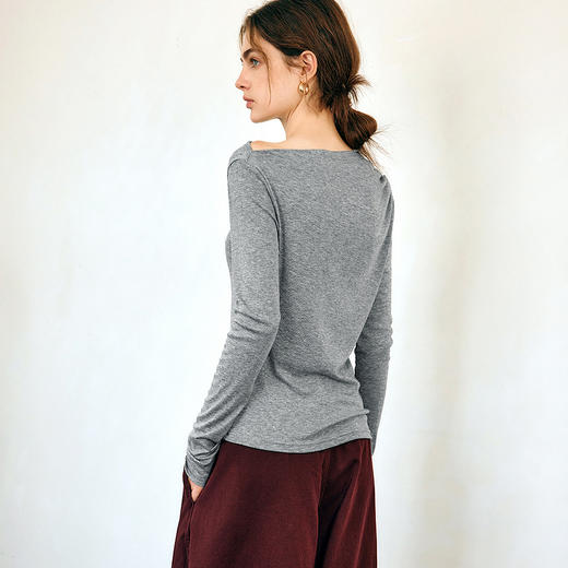 OLrain欧芮儿法式长袖T恤女春季2025年新款一字领不规则抽褶上衣 商品图4