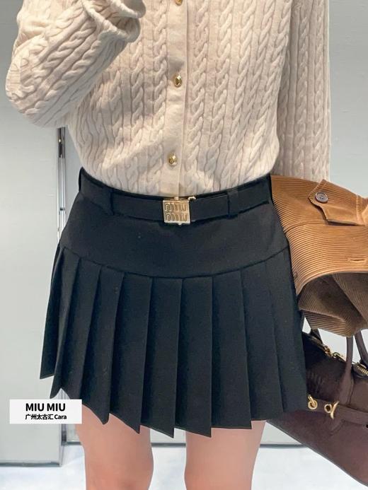 缪缪24Fw秋冬新款学院风金属字母扣腰带高腰百褶半身裙（UY*DQJB） 商品图1