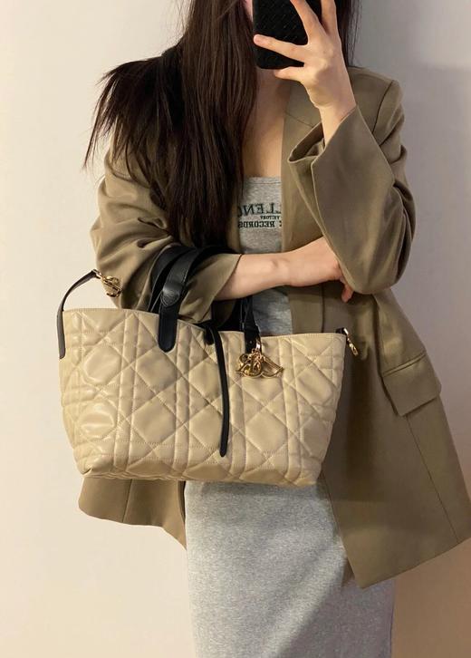 𝗗𝗜𝗢𝗥 𝗧𝗼𝘂𝗷𝗼𝘂𝗿𝘀系列米色拼黑（U） 商品图2