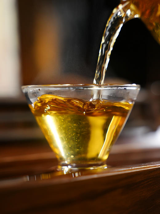 遇水开花的【宝塔红茶】采用特级红茶全手工编织而成，根根金毫，金圈突出，蜜润醇厚！200g/罐 商品图4