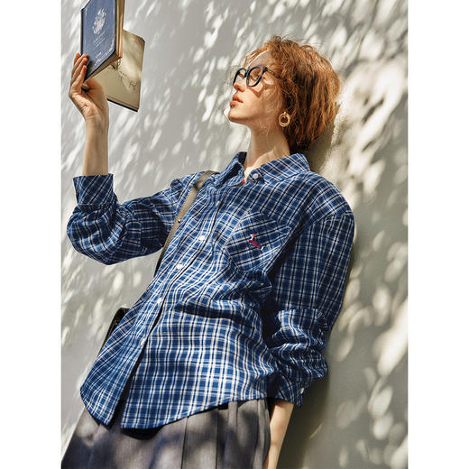 OLrain欧芮儿蓝色格子衬衫女春季2025新款通勤翻领设计感刺绣衬衣 商品图4