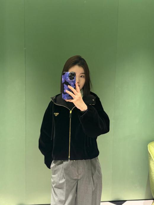 P家24FW秋冬新款丝绒连帽外套（UY*DQJB) 商品图4