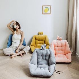 【舒适好物丨吾家兔耳朵牛奶绒坐垫】甄选优质保暖牛奶绒，亲肤细腻柔软，高回弹PP棉填充，不易变形，快速回弹贴身呵护，像坐在棉花里一样柔软，四针钉工艺，不易跑棉，A版牛奶绒兔耳朵造型