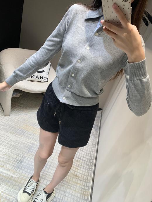 缪缪24FW秋冬新款Holiday假日字母logo灰色polo领针织开衫（UY*DQJB) 商品图7
