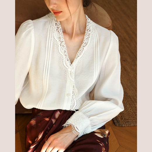OLrain欧芮儿法式v领衬衫女春季2025年新款气质荷叶边蕾丝边上衣 商品图4