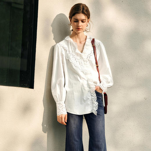 OLrain欧芮儿法式白色衬衫女冬季2024年新款荷叶领刺绣镂空衬衣 商品图3