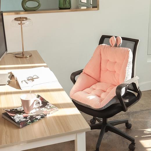 【舒适好物丨吾家兔耳朵牛奶绒坐垫】甄选优质保暖牛奶绒，亲肤细腻柔软，高回弹PP棉填充，不易变形，快速回弹贴身呵护，像坐在棉花里一样柔软，四针钉工艺，不易跑棉，A版牛奶绒兔耳朵造型 商品图2