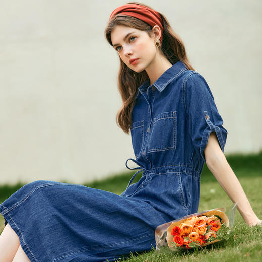 OLrain欧芮儿蓝色牛仔连衣裙女冬季2024年新款通勤收腰抽绳长裙 商品图3