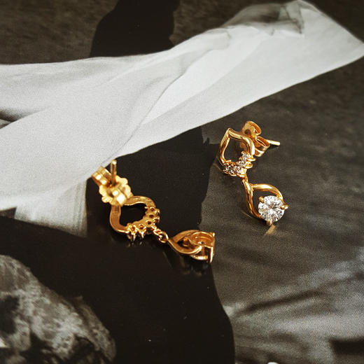 【天然正品】AU750黄金时尚设计款近20分钻石耳环181124NJM43 现售价：2880 商品图6