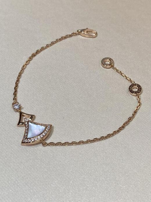 宝格丽钻款裙子手链每个角度都完美贴合金属部分，很有光泽感（US*XTY） 商品图1