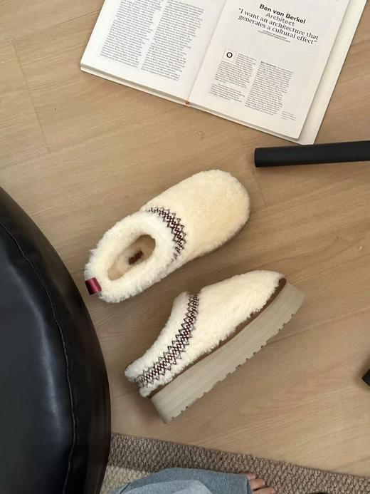 UGG 厚底民族风穗带款拖鞋 代购级2023民族风塔茨 加厚增高款毛毛鞋（UX*UGG） 商品图3