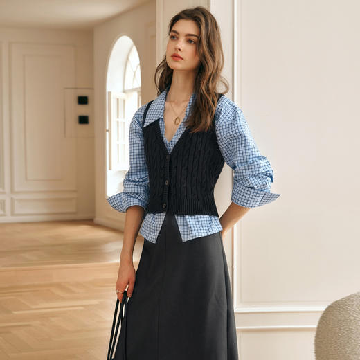 OLrain欧芮儿黑色背心吊带女冬季2024年新款气质V领麻花开衫马甲 商品图1