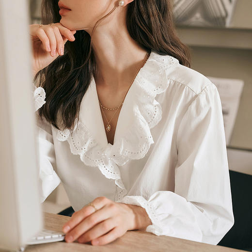 OLrain欧芮儿法式蕾丝衬衫女冬季2024年新款气质通勤木耳边领衬衣 商品图3