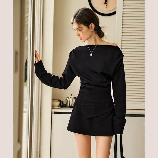 OLrain欧芮儿黑色时尚套装女冬季2024年新款一字领不规则两件套 商品图1