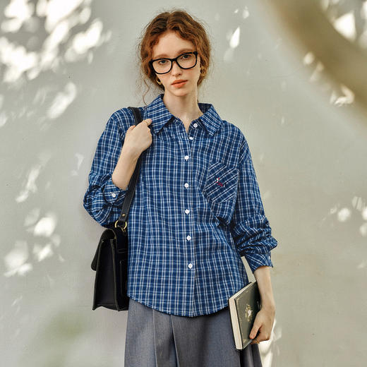 OLrain欧芮儿蓝色格子衬衫女春季2025新款通勤翻领设计感刺绣衬衣 商品图3