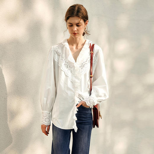 OLrain欧芮儿法式白色衬衫女冬季2024年新款荷叶领刺绣镂空衬衣 商品图4