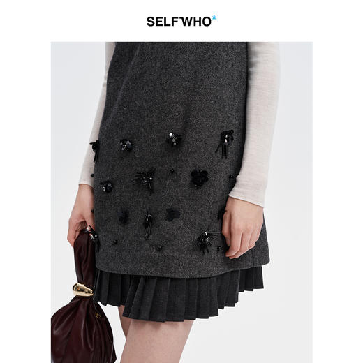 SELFWHO羊毛混纺灰色背心连衣裙女2025春新款拼接设计感百褶裙子 商品图3