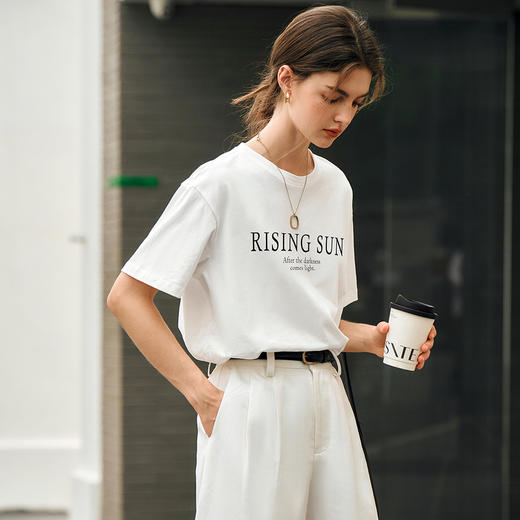 OLrain欧芮儿米白色T恤女春季2025新款休闲百搭宽松字母印花短袖 商品图4