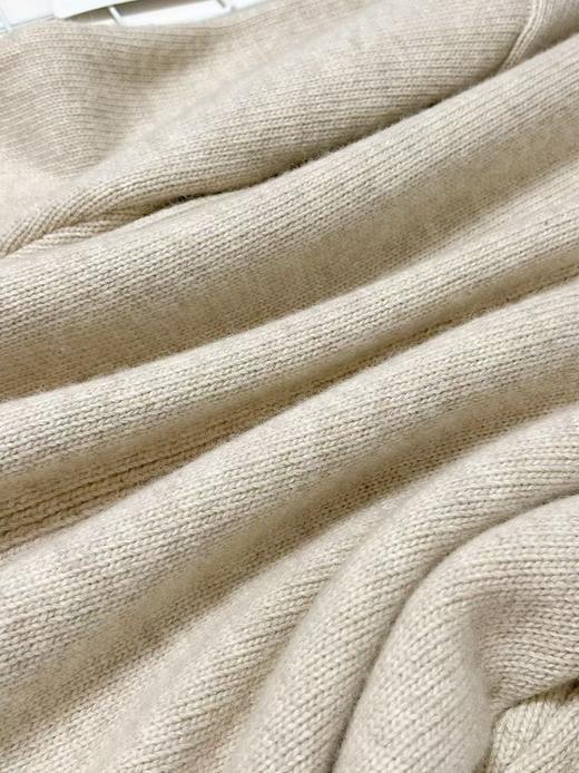 韩系毛衣系！！燕麦色V 领简约针织毛衣-喜出 商品图3