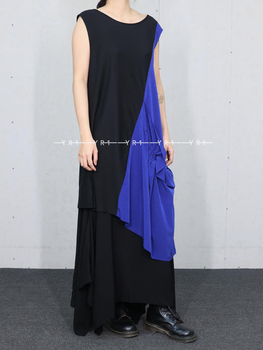 Y‘s | 蓝黑拼接绉无袖上衣 商品图1