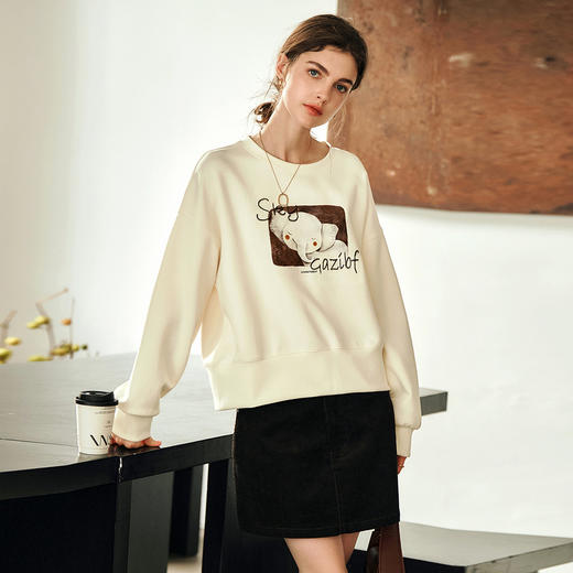 OLrain欧芮儿法式杏色卫衣女冬季2024年新款学校刺绣圆领上衣 商品图4