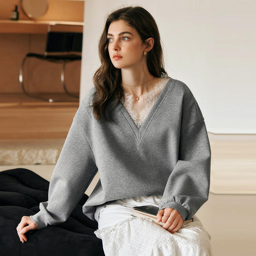 OLrain欧芮儿法式V领卫衣女冬季2024新款别致蕾丝宽松套头衫薄款 商品图1