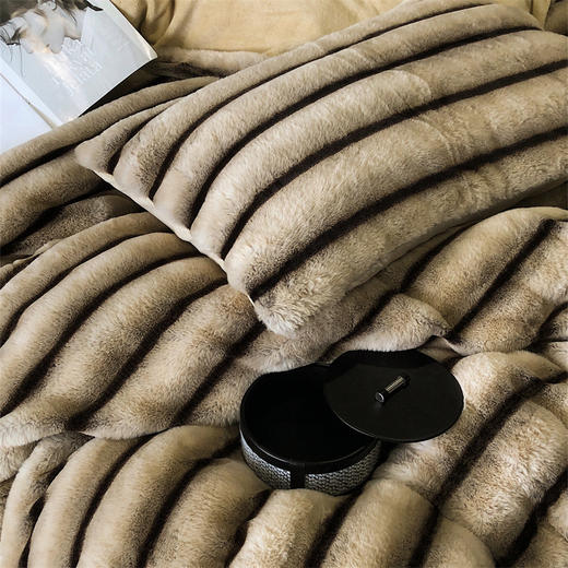 【一套约10斤重】美拉德濑兔绒四件套 双面厚实软糯细密绒毛保暖条纹款 商品图3