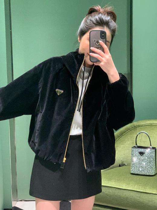 P家24FW秋冬新款丝绒连帽外套（UY*DQJB) 商品图3