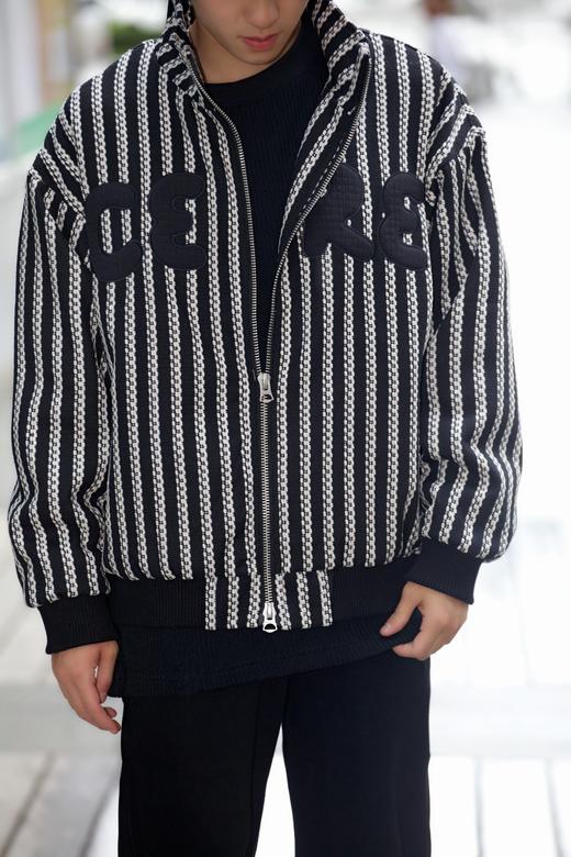 332972788条纹字母夹克 商品图1