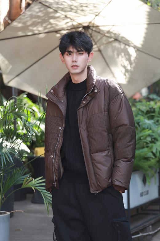 S340474333肌理感拼接羽绒服 商品图5