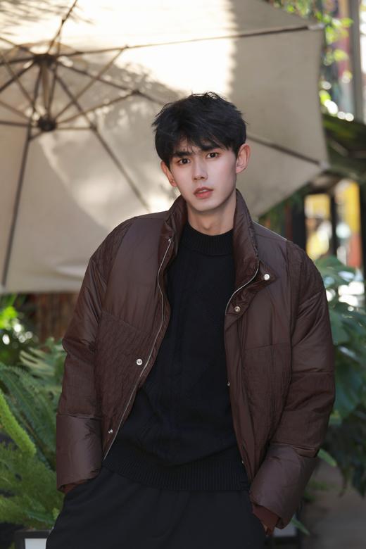 S340474333肌理感拼接羽绒服 商品图2