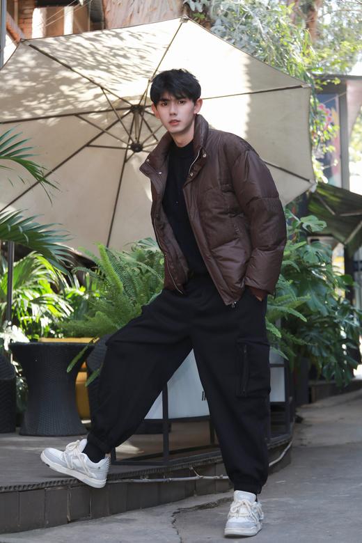 S340474333肌理感拼接羽绒服 商品图7