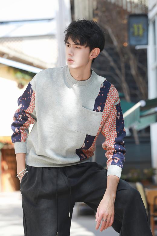 W33396481拼接休闲圆领卫衣 商品图3